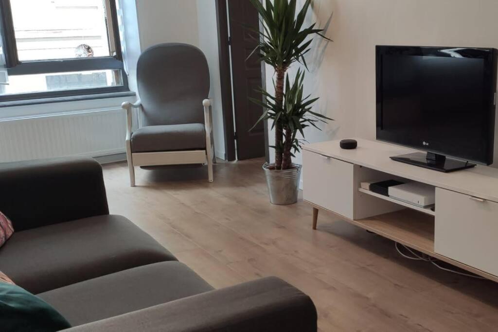 Logement 5 Personnes Proche Cv Et Parking Prive Apartment Saint-Etienne  Exterior photo