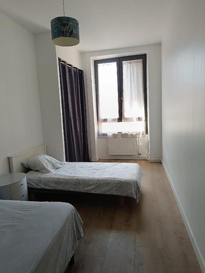Logement 5 Personnes Proche Cv Et Parking Prive Apartment Saint-Etienne  Exterior photo